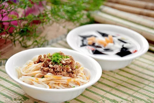 專業(yè)面食培訓(xùn)機構(gòu)告訴你好吃又火爆的擔擔面做法 專業(yè)面食培訓(xùn)機構(gòu)告訴你好吃又火爆的擔擔面做法