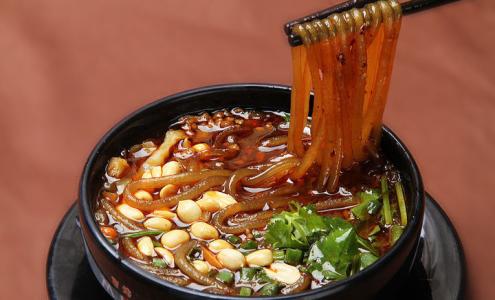 小吃店怎么打開市場(chǎng)呢？四川小吃培訓(xùn)學(xué)校提議