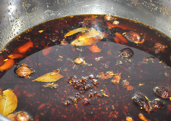 很多火鍋店使用老油,教你自己在家做火鍋味道不比外面的差! 很多火鍋店使用老油,教你自己在家做火鍋味道不比外面的差!