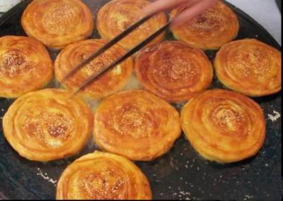 成都軍屯鍋盔技術(shù)培訓哪里專業(yè)？鍋魁餅的制作