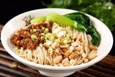 成都擔擔面食技術培訓哪里好？面臊炒制流程技巧