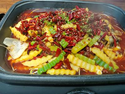 萬州香辣烤魚技術培訓價格多少錢？成都飄味緣小吃培訓班比較便宜